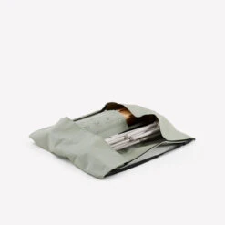 Quechua TABLE DE CAMPING COMPACTE 4/6 PERSONNES - PLATEAU BOIS - POCHE DE RANGEMENT 13 Quechua TABLE DE CAMPING COMPACTE 4/6 PERSONNES - PLATEAU BOIS - POCHE DE RANGEMENT -Nabaiji table de camping compacte 46 personnes plateau bois poche de rangement 3