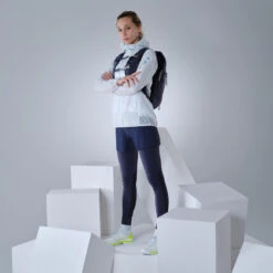 Quechua Veste Ultra Légère Hybride De Randonnée Rapide FH900 Femme Grise. 9 Quechua Veste Ultra Légère Hybride De Randonnée Rapide FH900 Femme Grise. -Nabaiji veste ultra legere hybride de randonnee rapide fh900 femme grise 2